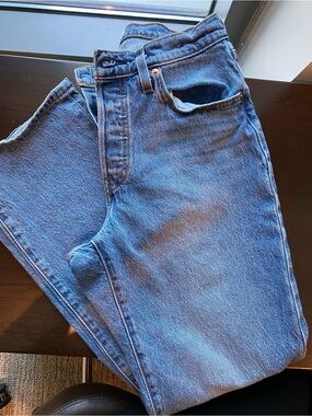 Levi's 501 Curve Size 28 Blue Denim Jeans